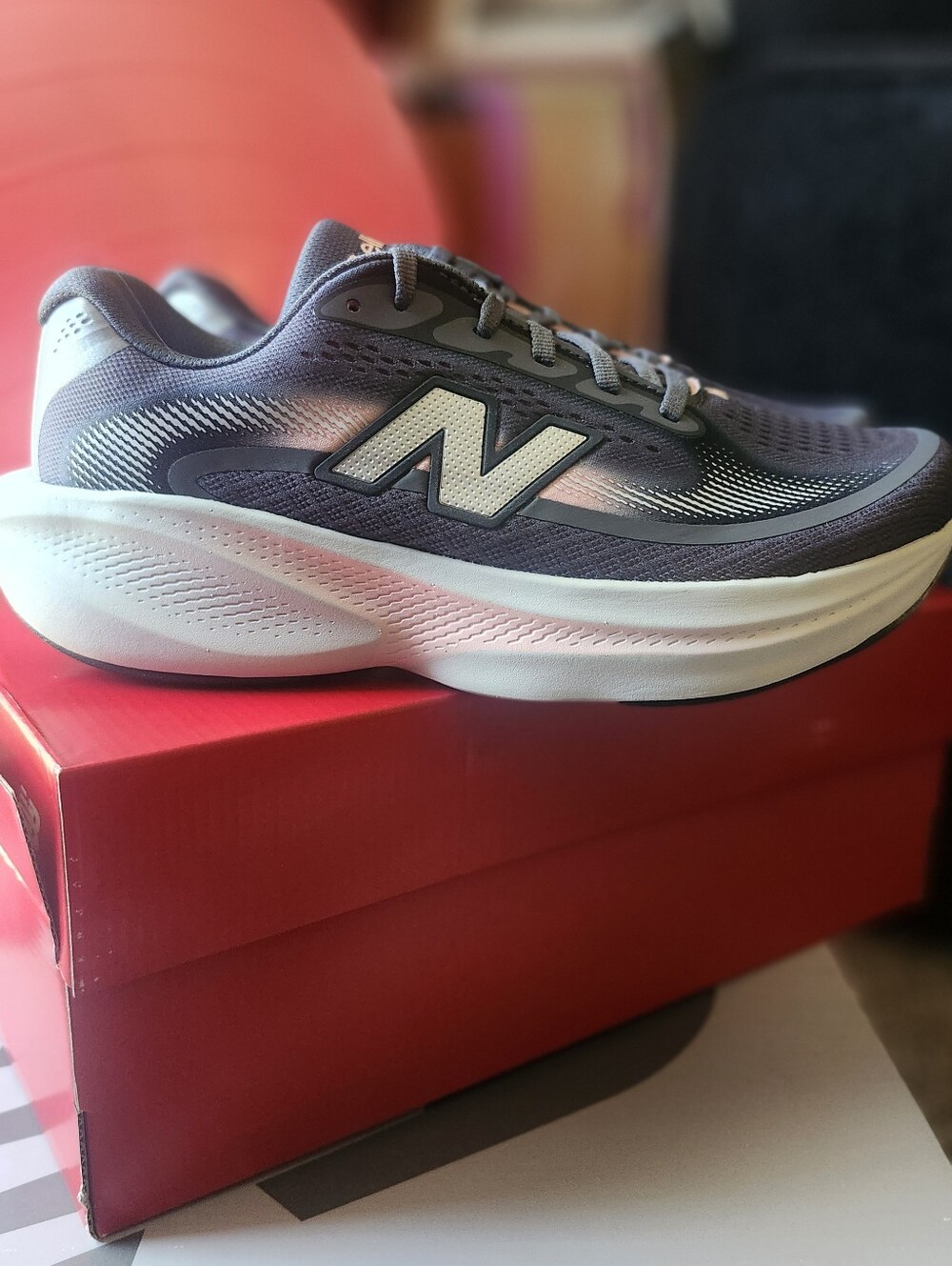 New Balance Women's Ellipse Size 9B NIB Grey And Pink
